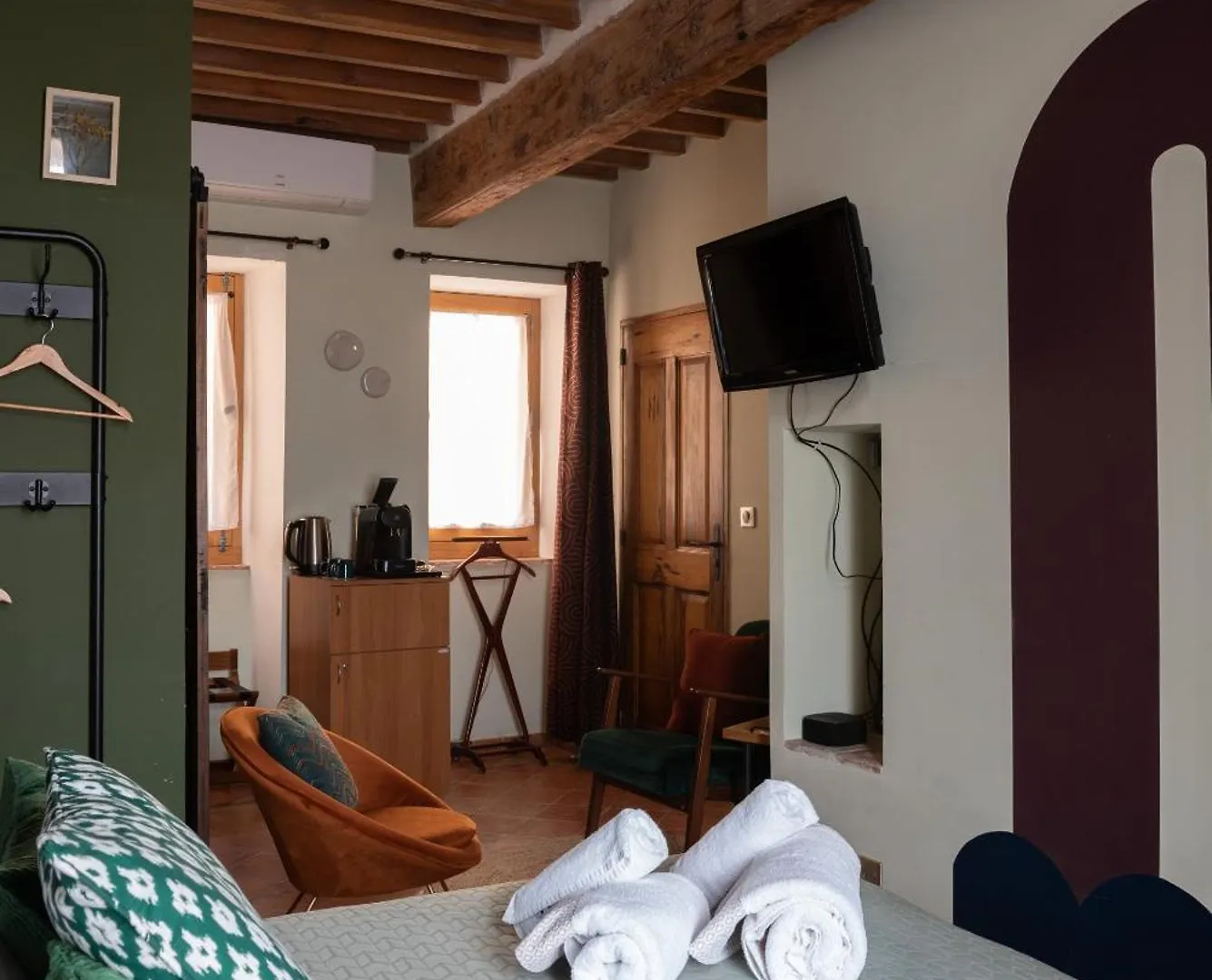 La Maison D'En Bas Des Seigneurs Cucuron 0*,  France