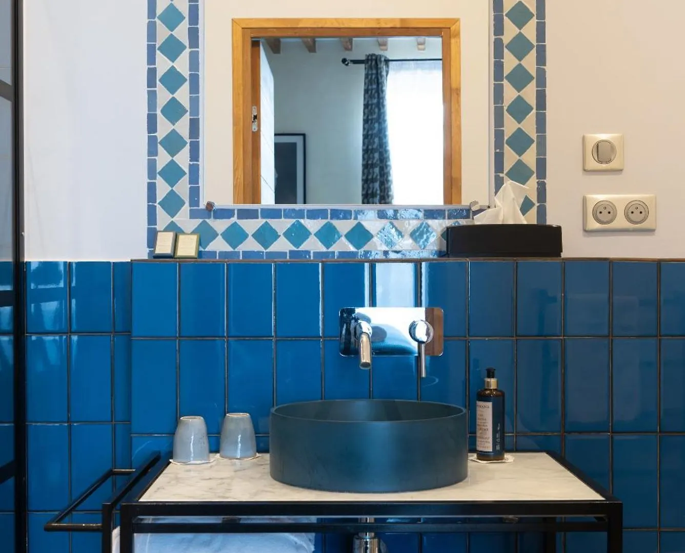La Maison D'En Bas Des Seigneurs Cucuron Guest house