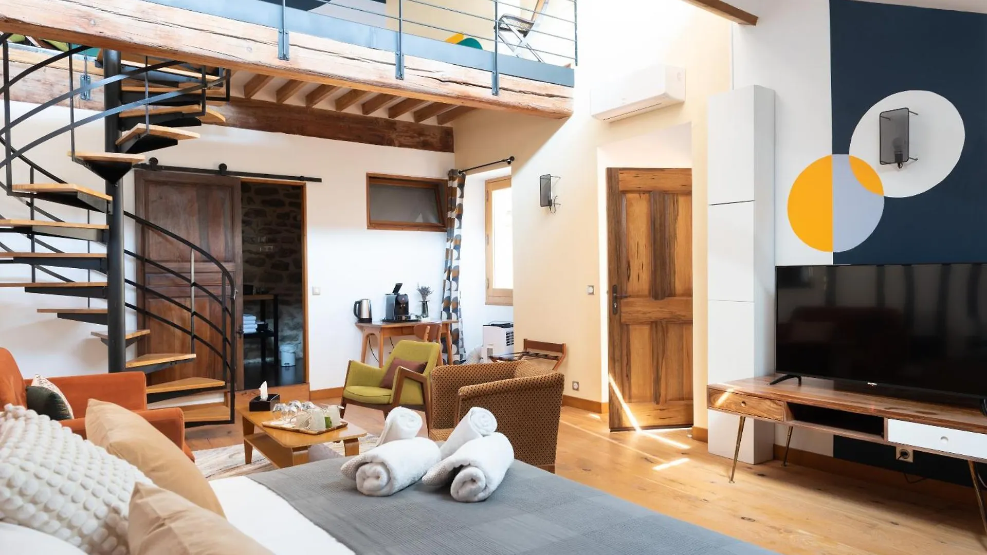 La Maison D'En Bas Des Seigneurs Cucuron