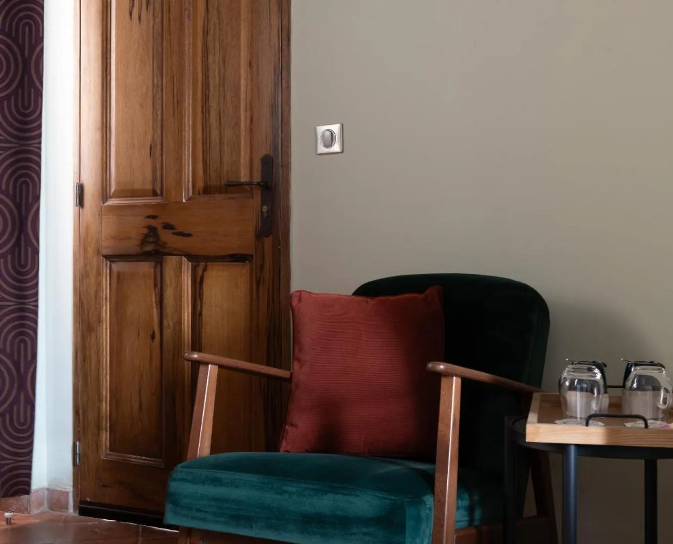 La Maison D'En Bas Des Seigneurs Cucuron France